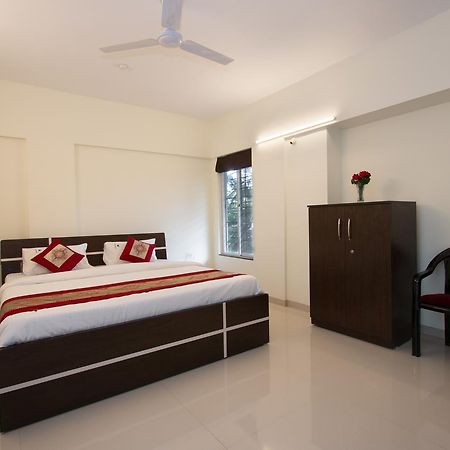 Hotel Oyo 9052 Leisurely Abode à Khadki Extérieur photo