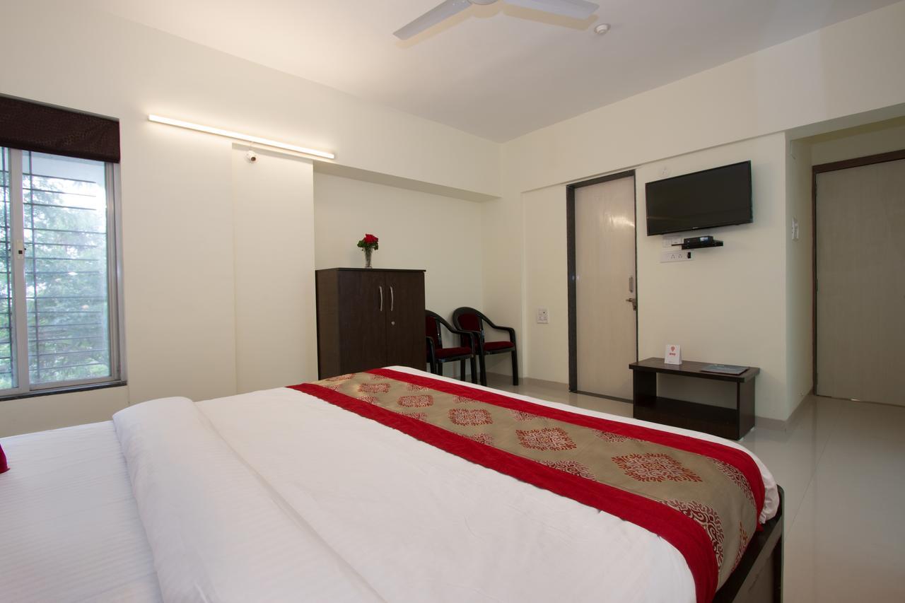 Hotel Oyo 9052 Leisurely Abode à Khadki Extérieur photo