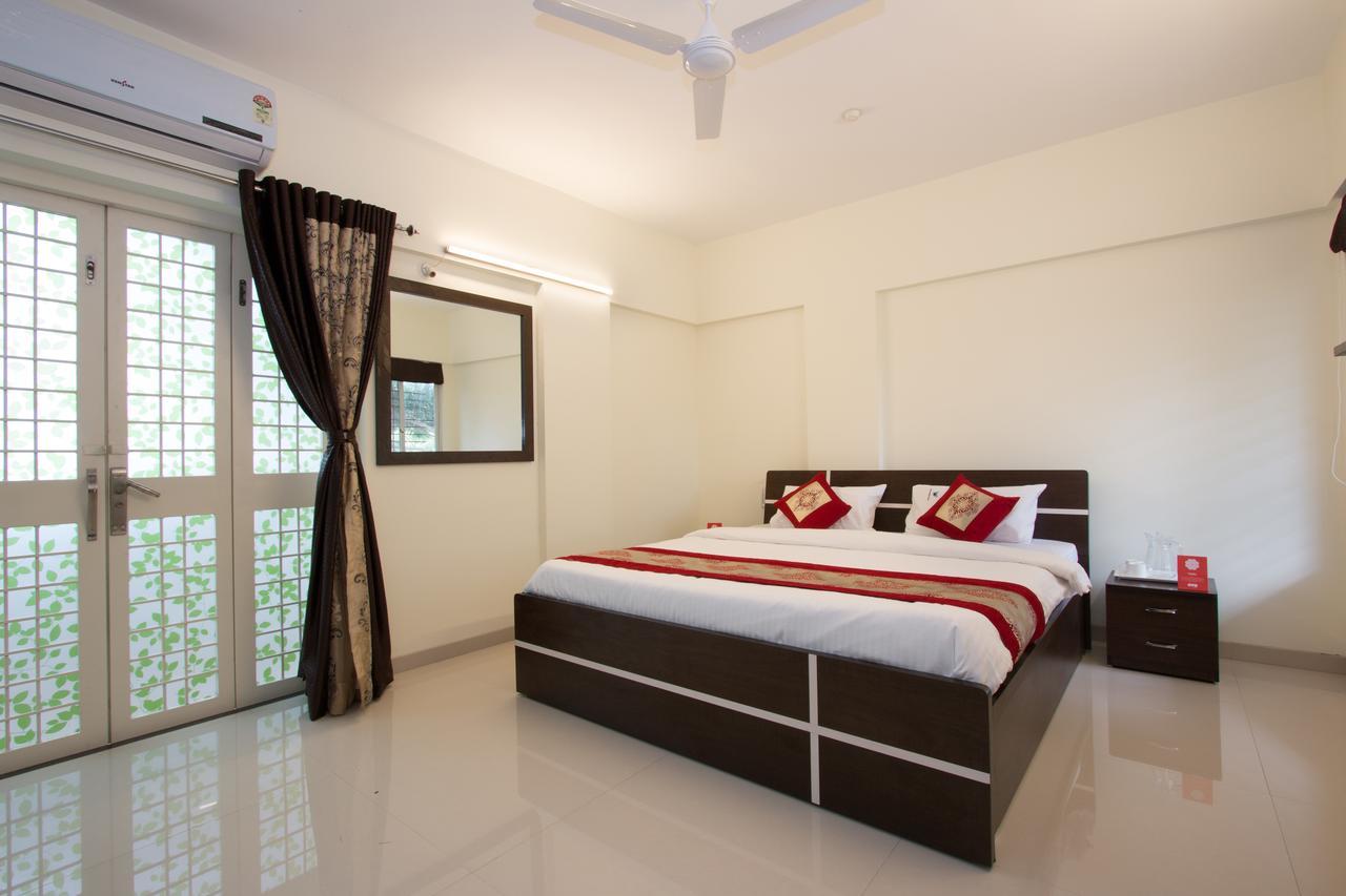 Hotel Oyo 9052 Leisurely Abode à Khadki Extérieur photo
